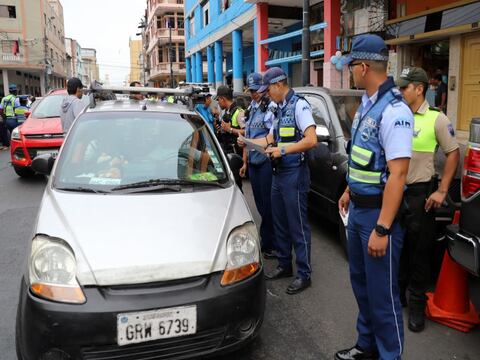 En más de 60 zonas opera el taxismo informal en Guayaquil