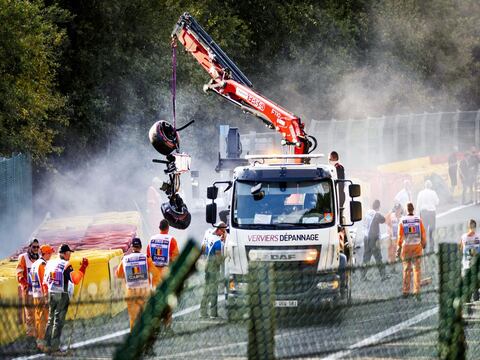 Ecuatoriano Juan Manuel Correa sufre impactante accidente en circuito de la F2, en Bélgica