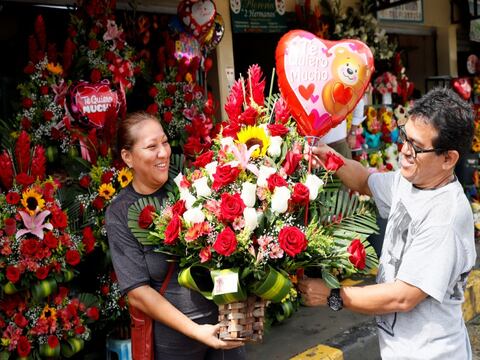 Guayaquileños viven el amor con flores y regalos; aquí agenda por San Valentín