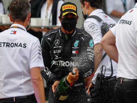 Hamilton se impone en un GP de Estiria para el olvido de Ferrari