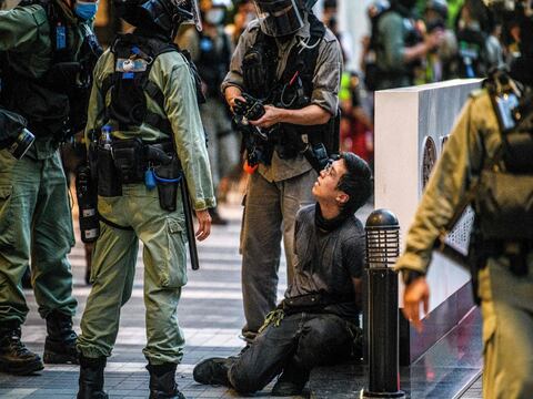 Policía de Hong Kong detiene a 370 manifestantes en protestas contra nueva ley de seguridad