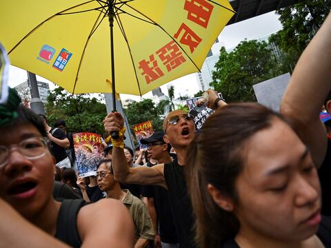 La crisis política revela el malestar de los hongkoneses, que buscan 'poner a prueba' a un gran banco chino