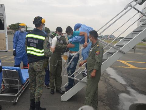 Dos pacientes fueron trasladados de Galápagos a Guayaquil en avión de la FAE para ser tratados en hospitales