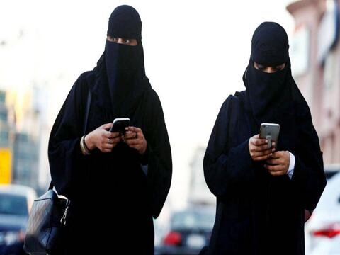 Arabia Saudita defiende una aplicación que permite a los hombres vigilar a las mujeres, según las ONG