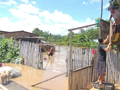 Familias evacuadas por inundaciones en El Oro