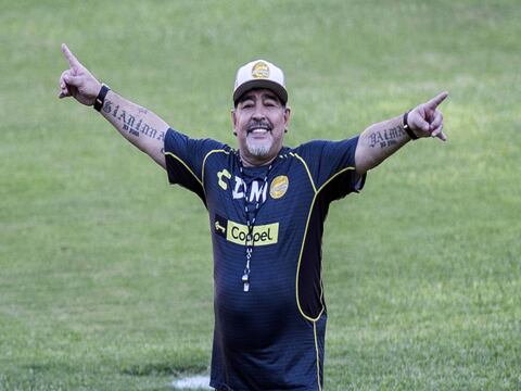 'Me hubiera gustado fichar a Diego Maradona, pero está muerto', dice Raymond Domenech, DT del Nantes 