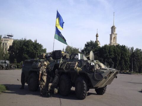 Ucrania retoma control de bastión separatista de Slaviansk