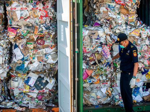 Indonesia devolverá contenedores llenos de basura a países desarrollados