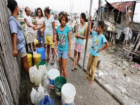 Una víctima y 80.000 evacuados por el tifón Rammasun en las Filipinas