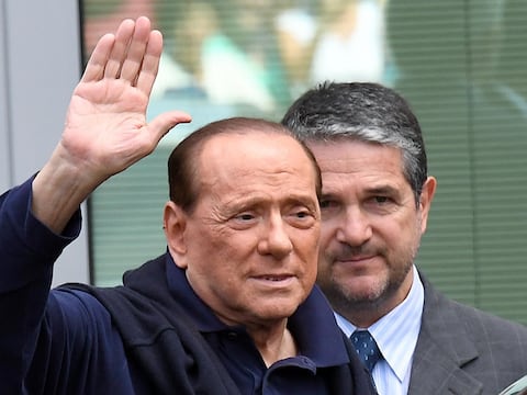 De alta, Silvio Berlusconi dice que está a punto de vender el A.C. Milan a un inversor chino