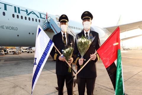 Un avión comercial de los Emiratos Arabes Unidos aterriza por primera vez en Israel