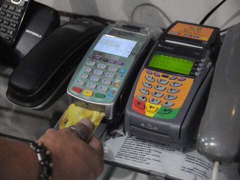 Junta Monetaria garantiza que nadie pagará más por intereses en tarjetas de crédito