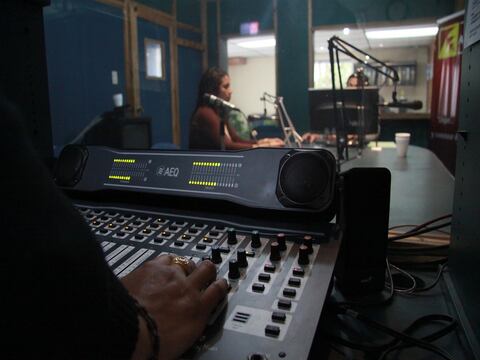 Asociación Ecuatoriana de Radiodifusión impugna a veedores del concurso de frecuencias de radio