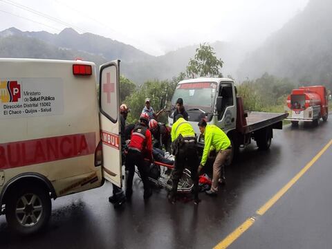Vehículo cayó 150 metros en la vía Papallacta-Baeza; hay dos heridos