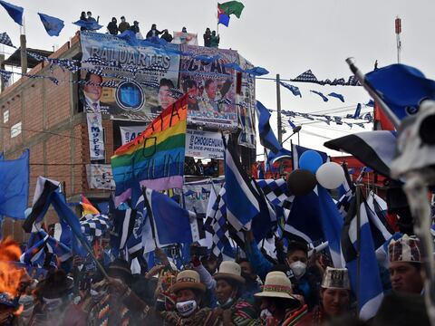 Bolivianos regresan a las urnas tras año de inestabilidad política 