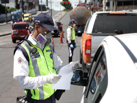 Este sábado, 2 de enero, en Ecuador solo pueden circular vehículos particulares con placas terminadas en 2, 4, 6, 8 y 0