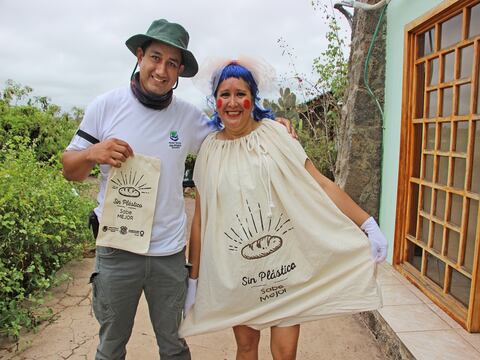 María Isabel Daza: Venció dos veces al cáncer de mama, es guardaparque y lucha por la conservación de Galápagos