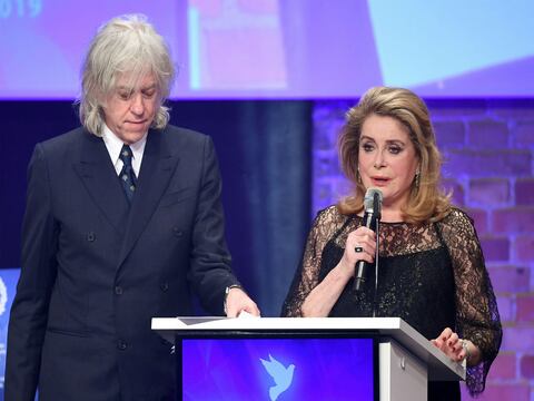 Bob Geldof y Catherine Deneuve en gala de Cinema for Peace en Berlín