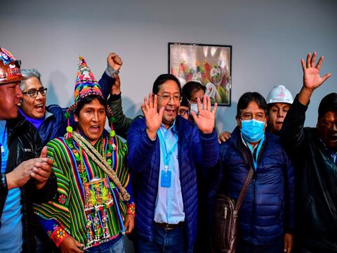 Presidenta transitoria de Bolivia anuncia victoria del ‘delfín’ de Evo Morales en las elecciones presidenciales