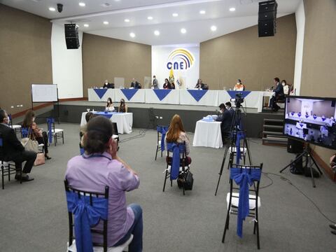 El CNE define por sorteos orden de intervención, ingreso y gráficas de los 16 candidatos presidenciales en debate obligatorio