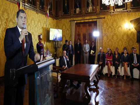 Correa anuncia &quot;reforma integral&quot; para el IESS
