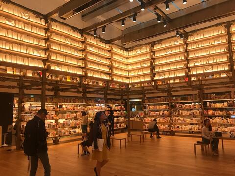 Tokio reinventa los espacios en  librerías para sus lectores