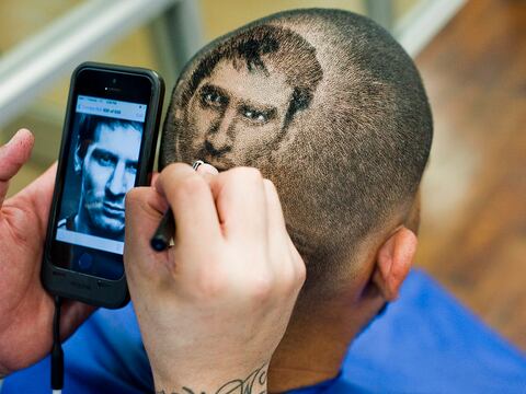 Fanático se corta el cabello con imagen de Lionel Messi