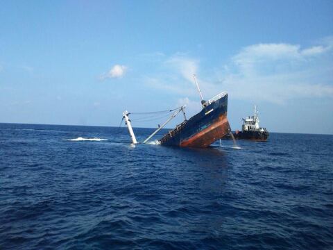 Hunden el buque Floreana que encalló en Galápagos