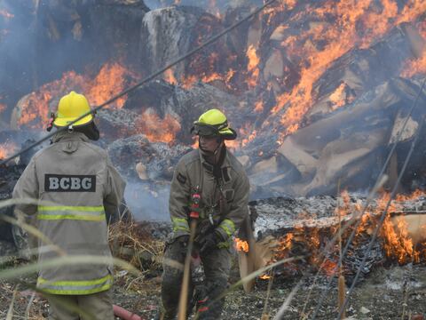 Incendio se reactiva en instalaciones de Procarsa, en Durán