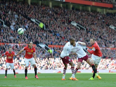 Rooney anotó un golazo en la victoria del United ante Aston Villa