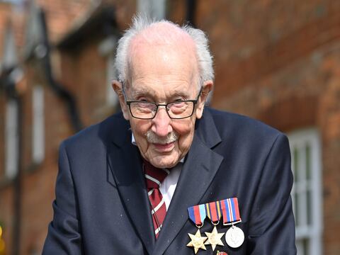 Isabel II nombrará caballero a Tom Moore, veterano de la II Guerra Mundial que recaudó millones para los trabajadores de la salud