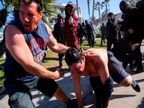 Enfrentamiento entre seguidores y contrarios a Donald Trump, en California