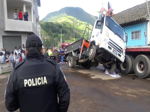 Conductor de camión falleció aplastado por su vehículo en Píllaro