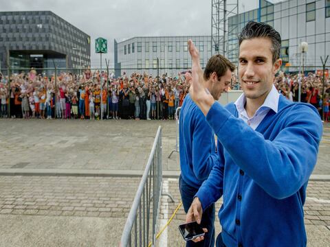 Holanda es recibida por centenares de seguidores en Rotterdam