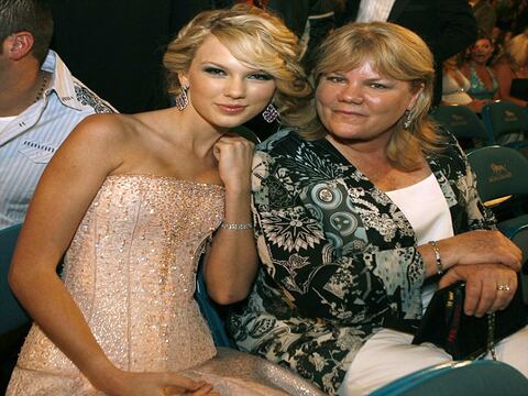 La mamá de Taylor Swift tiene cáncer