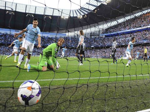 Manchester City golea y se sitúa como líder de la Premier League