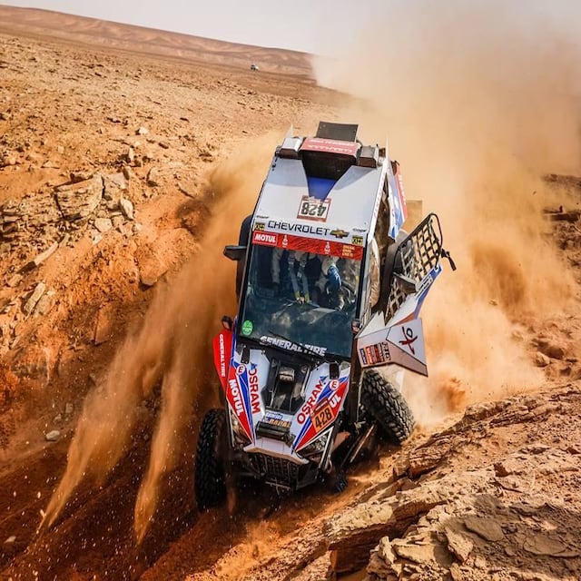 'Bombazo' y rotura del tren delantero complican a Sebastián Guayasamín en la octava etapa del Rally Dakar