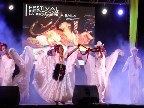 Grupos de cinco países cierran gala de folclore