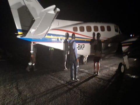 Avioneta que aterrizó sin aval fue abandonada en aeropuerto de Isabela, en Galápagos