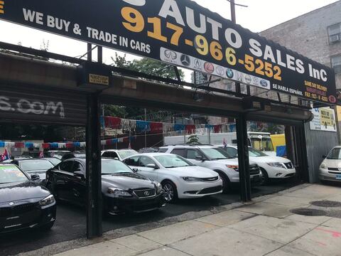 Los neoyorquinos, asustados por el COVID-19 en el transporte público, se lanzan a la compra de automóviles