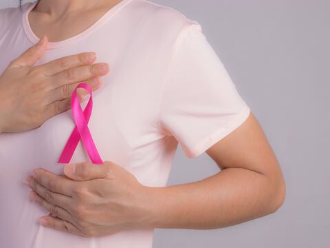 Sentir 'bolita' en la mama no es el único factor para detectar cáncer