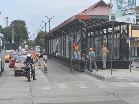 Reclamos por el supuesto lento avance de trabajos  en la troncal 4 de la Metrovía de Guayaquil