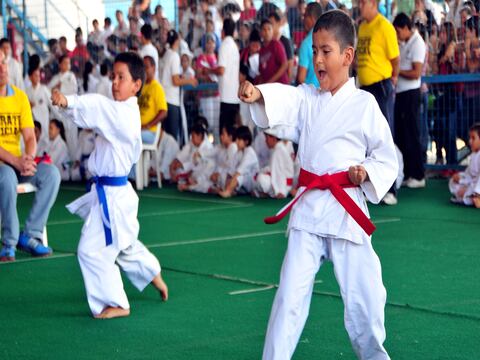 Surgieron finalistas en Interbarrial de Karate
