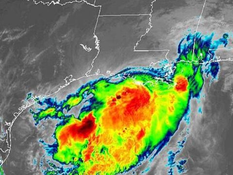 Barry se convierte en huracán a su llegada a Luisiana
