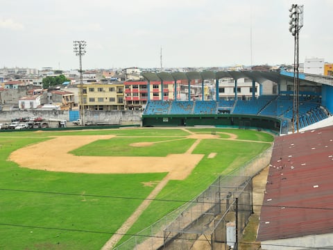 Frank Maridueña: Hay que rescatar el estadio Yeyo Úraga, pero también reactivar el béisbol porteño