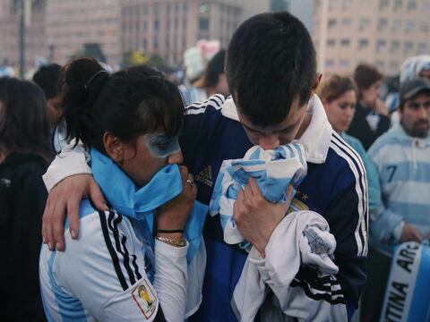 Tristes pero orgullosos, así se sienten los argentinos pese a derrota ante Alemania