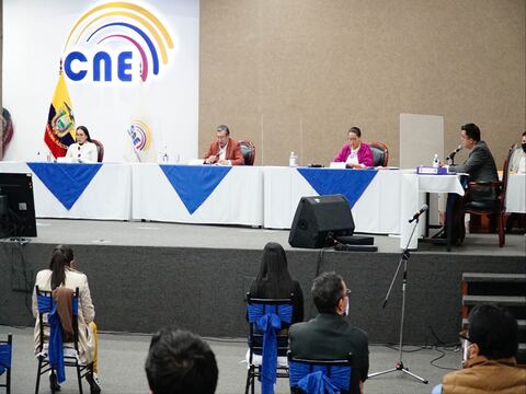 Reprimenda entre consejeros del CNE por cambio de director provincial en Azuay