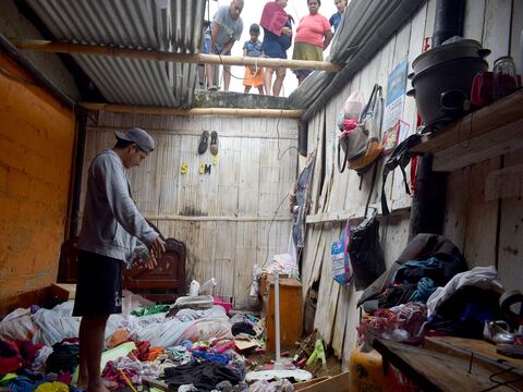Vaca atravesó techo de vivienda y cayó sobre una familia en Manabí