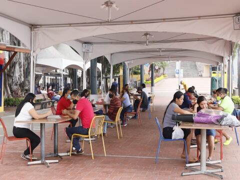 Patios de comidas, centro comercial y Mercado del Río atienden ahora hasta los domingos en malecón Simón Bolívar