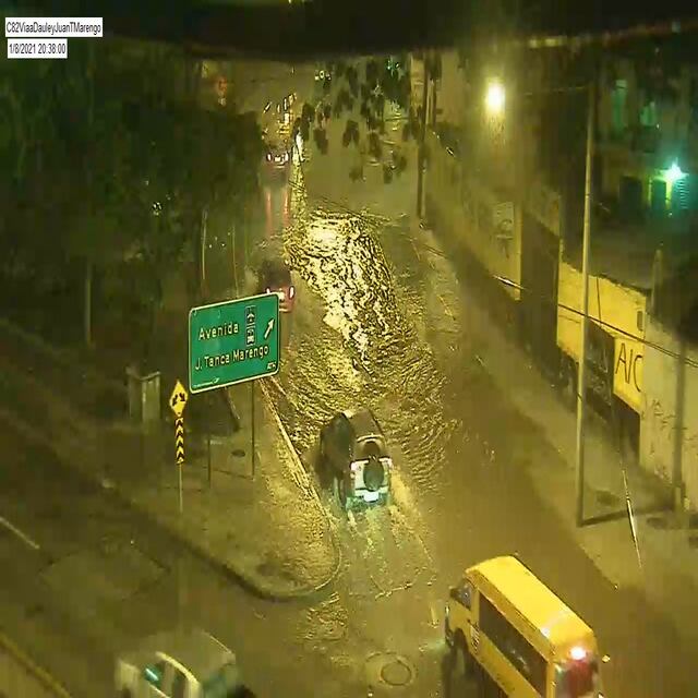 Fuerte lluvia anega varias calles en Guayaquil la noche de este viernes 8